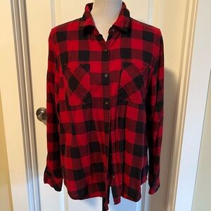 Universal Thread Buffalo Check Flannel Button Down blouse in Red Black